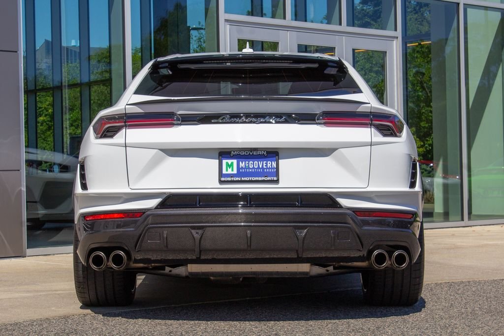 Used 2024 White Lamborghini Performante image 9
