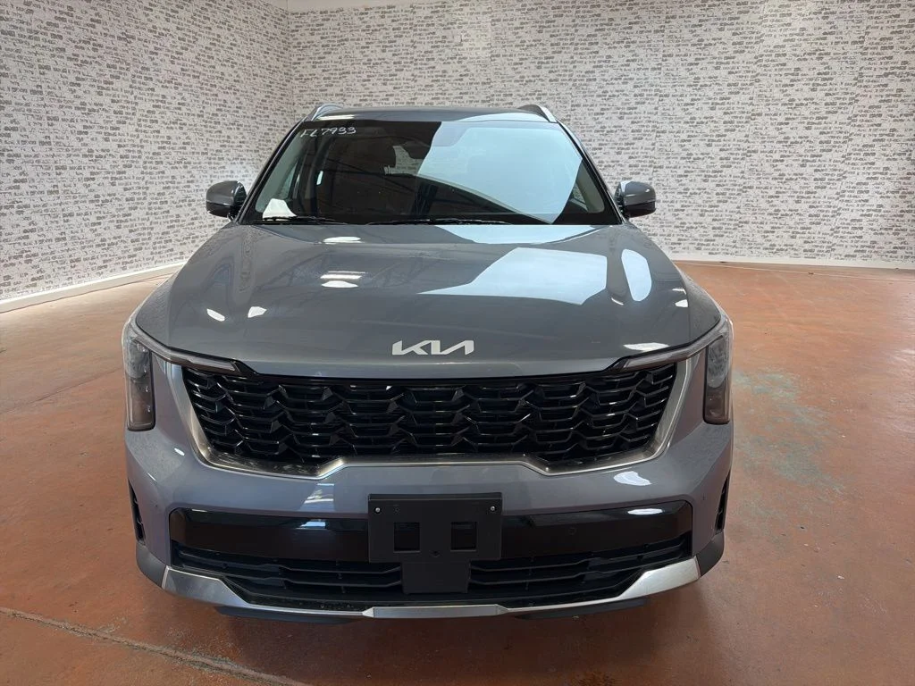Used 2024 Silver Kia S image 2