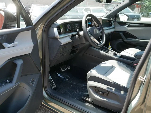 New 2026 Green Volkswagen 2.0T SE R-Line Black image 7