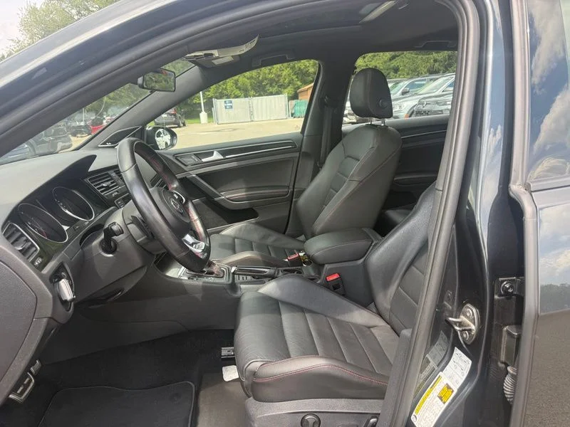 Used 2017  Volkswagen Autobahn image 3