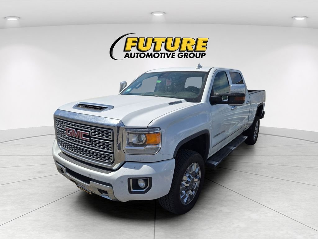 Used 2019 White GMC Denali image 3
