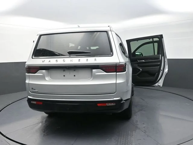 Used 2023 Silver Jeep Base image 35