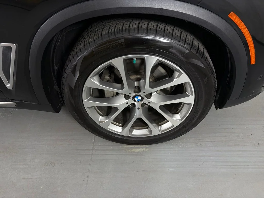 Used 2020 Black BMW sDrive40i image 10