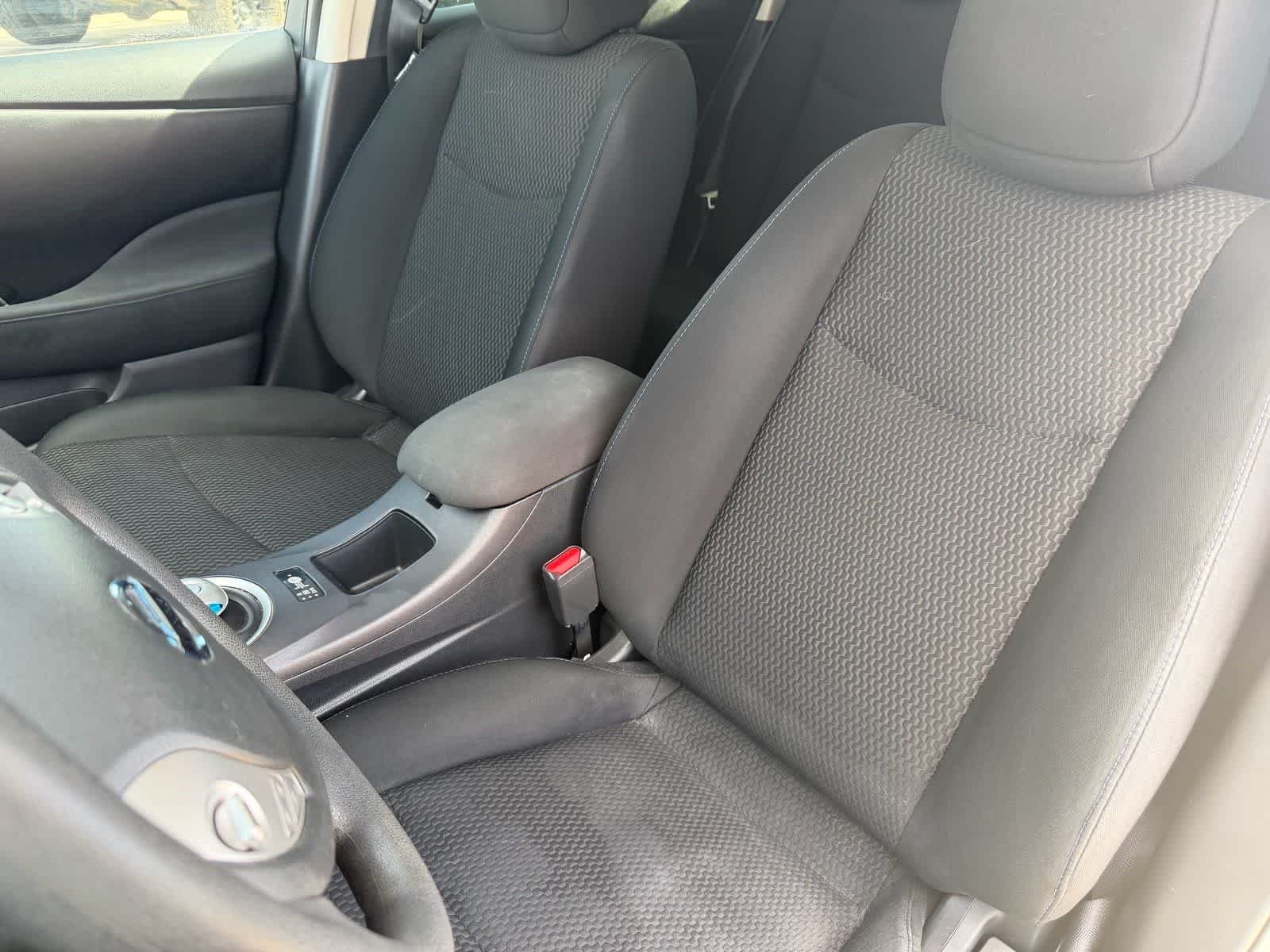 Certified Used 2017 Glacier White Nissan S image 10