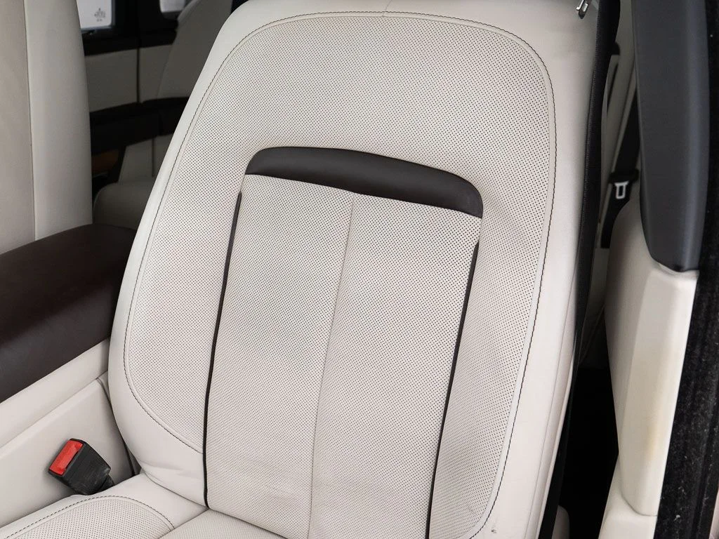 Certified Used 2019 White Sands Rolls-Royce  image 18