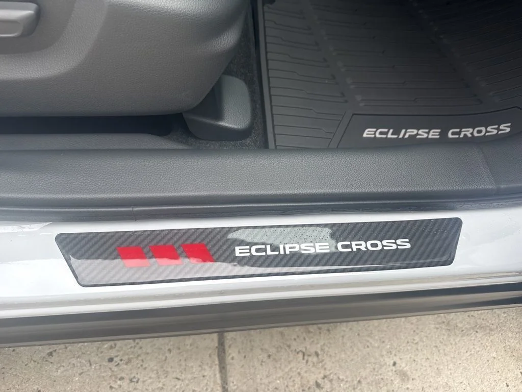 New 2026 White Mitsubishi SEL image 47
