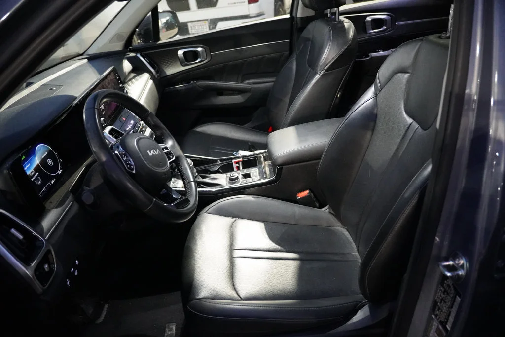 Used 2023 Everlasting Silver Kia SX image 4