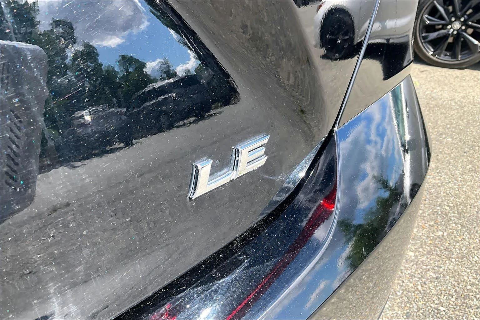2025 Toyota Camry LE - Photo 10