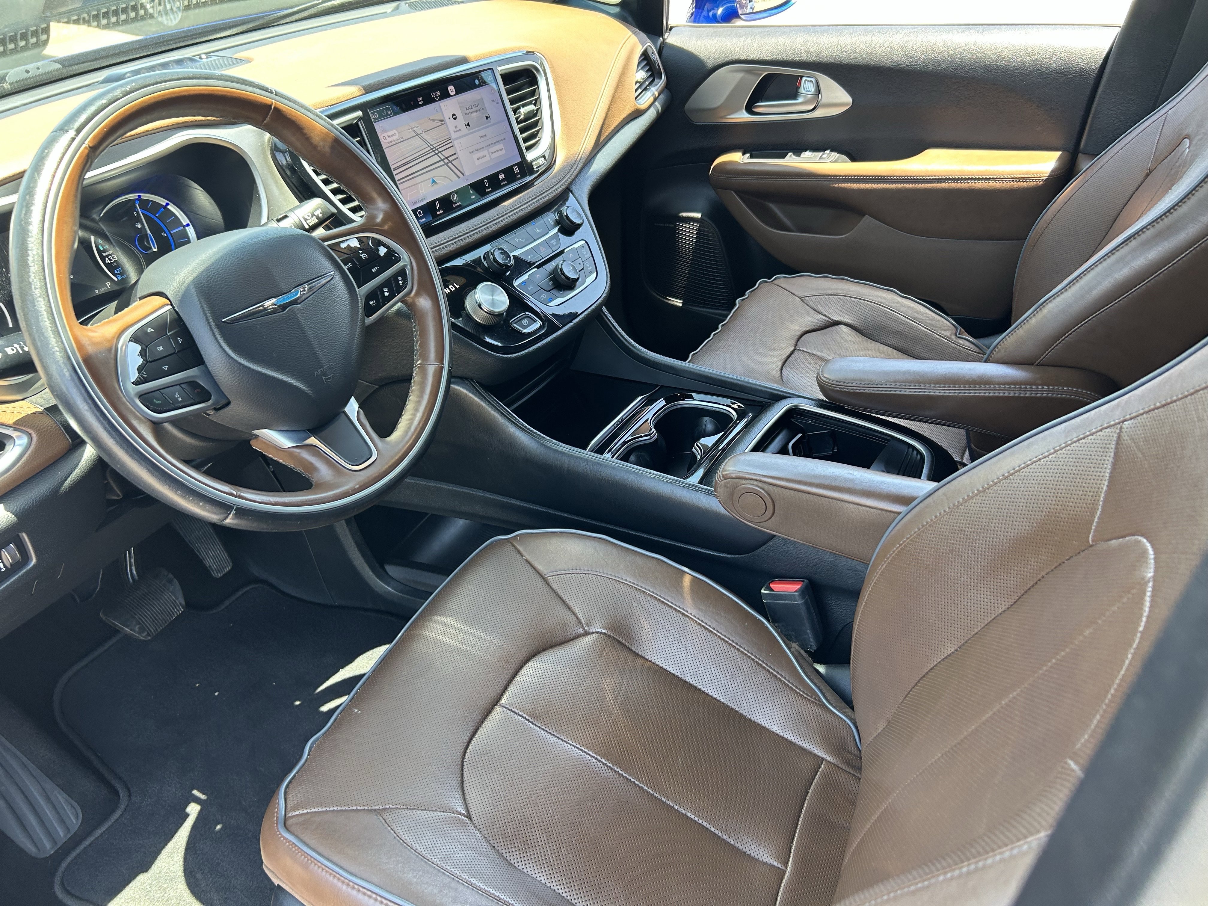 Used 2021 Ocean Blue Metallic Chrysler Hybrid Limited image 27