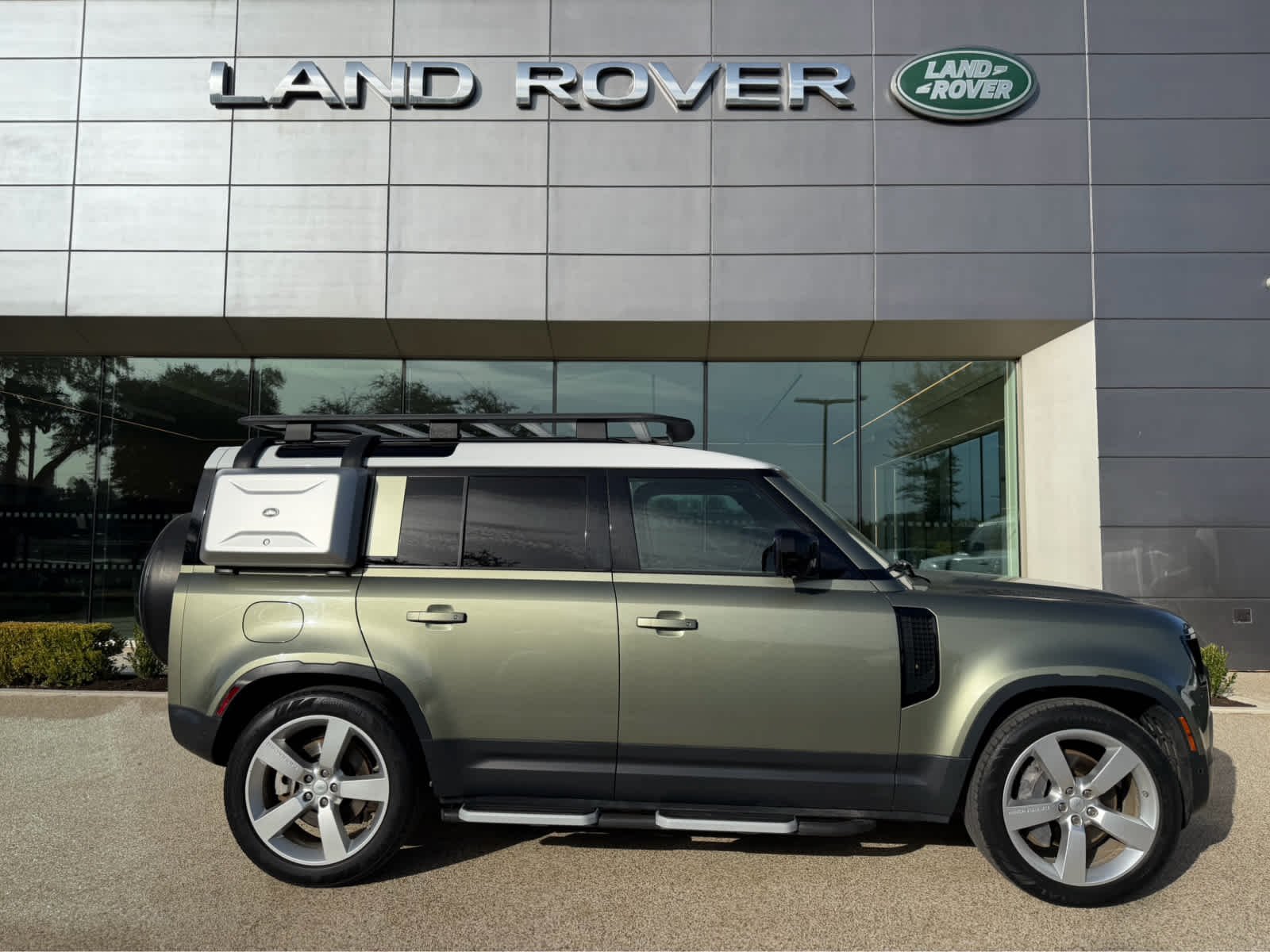 Used 2021 PANGIA GREEN Land Rover SE image 5