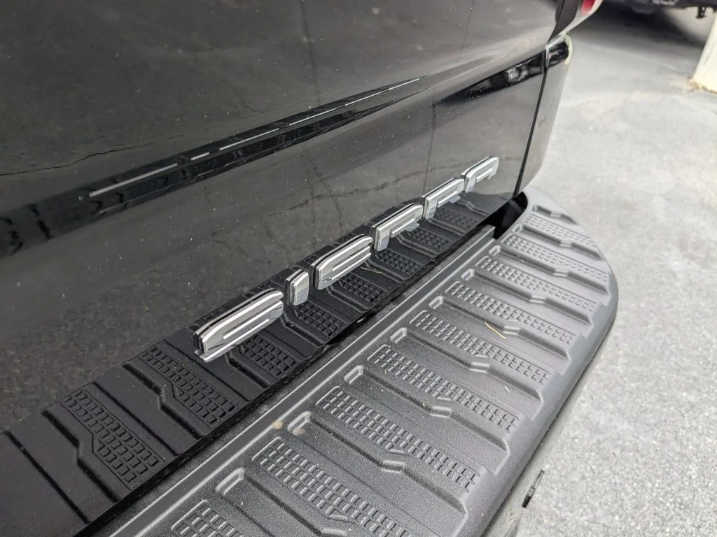 Used 2023 Onyx Black GMC Denali image 34