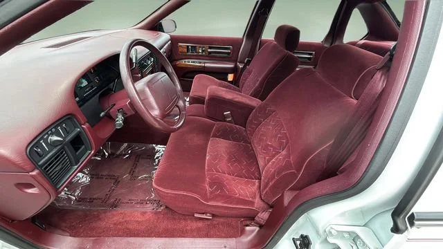 Used 1996 White Chevrolet 1SA Special Value Pkg image 18