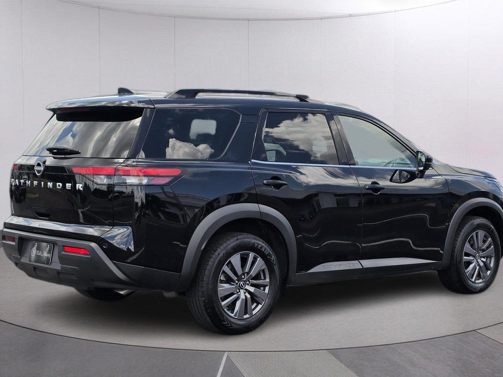 Used 2025 Super Black Nissan SV image 5