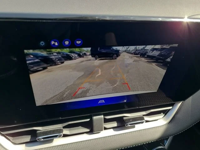 New 2027 Summit White Chevrolet LT image 29