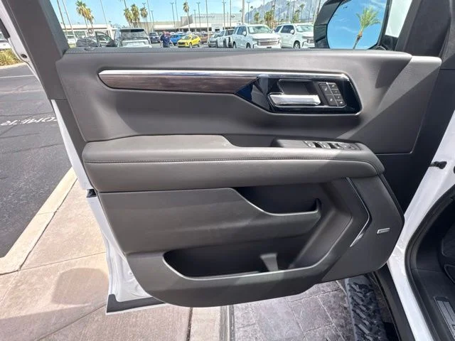 New 2026 White Chevrolet Z71 image 12