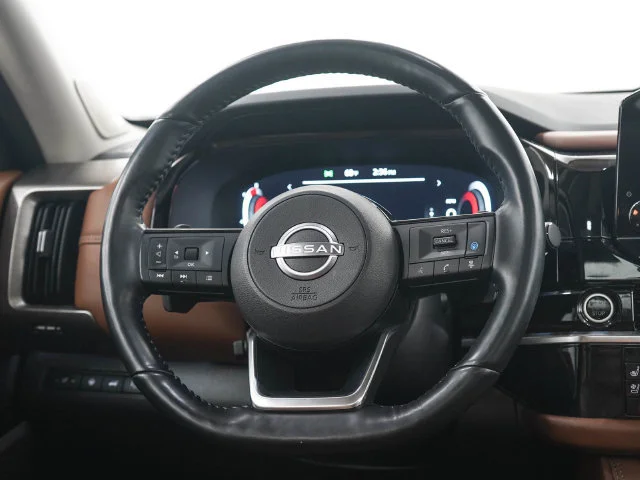 Used 2024  Nissan Platinum image 17