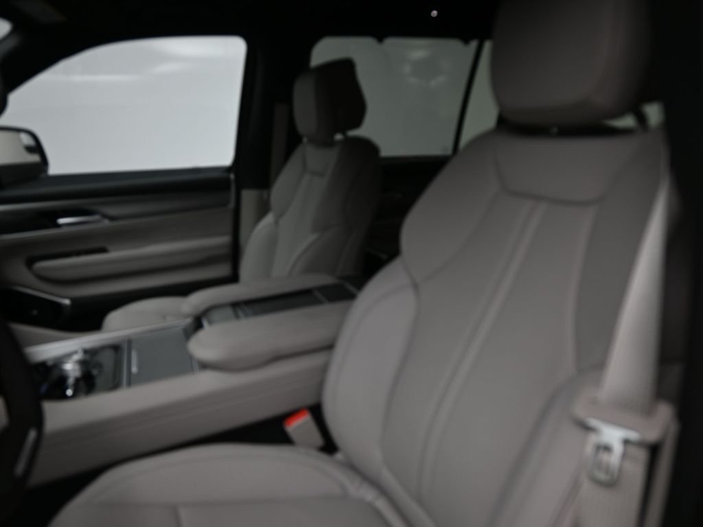 New 2026 High Gloss Black Exterior Paint Jeep Limited Reserve image 33