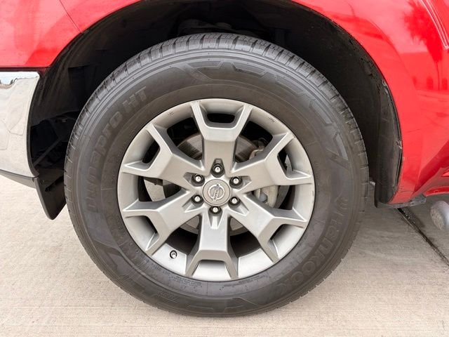 Used 2016 Red Nissan SL image 8
