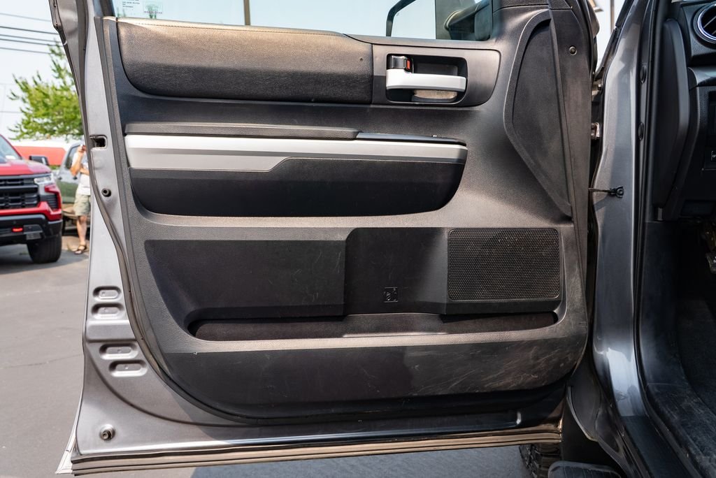 Used 2016 Magnetic Gray Metallic Toyota SR5 image 23