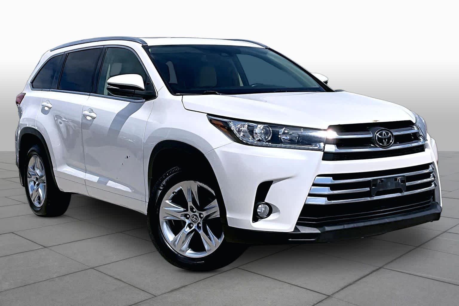 Used 2017 Blizzard Pearl Toyota Limited image 3