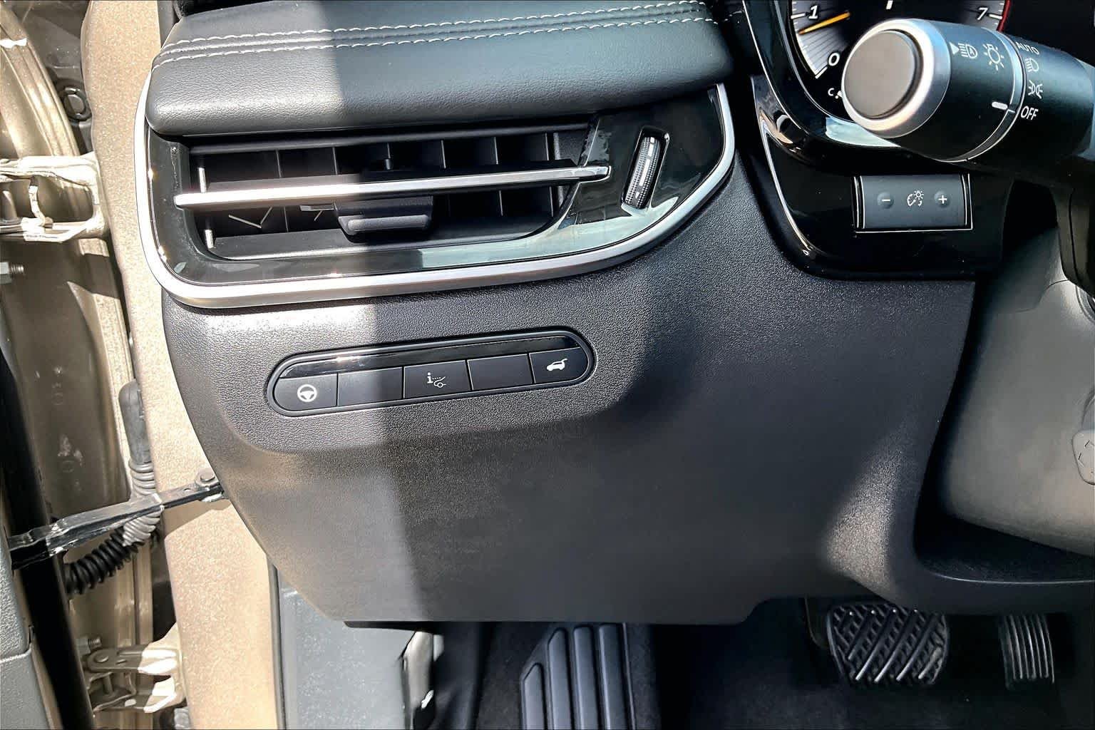 Used 2023 Warm Titanium INFINITI SENSORY image 32