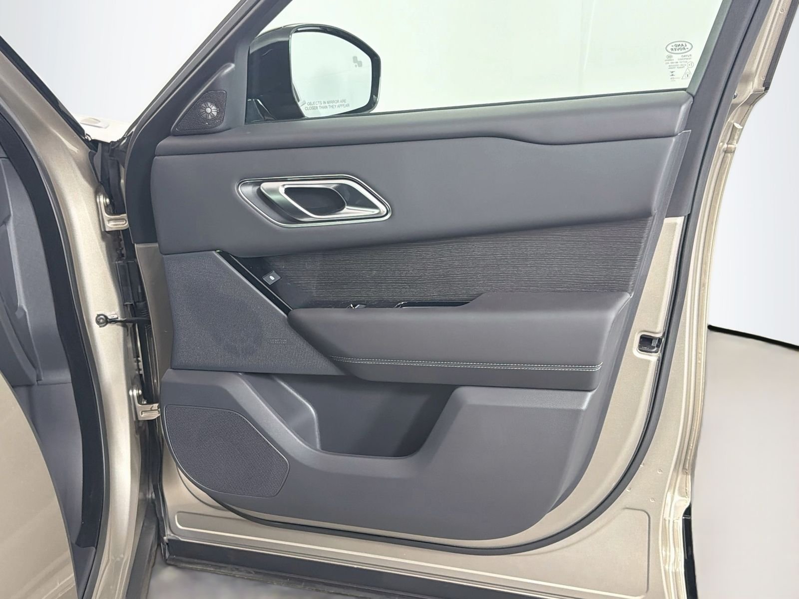 New 2026 Batumi Gold Land Rover Belgravia Edition image 31
