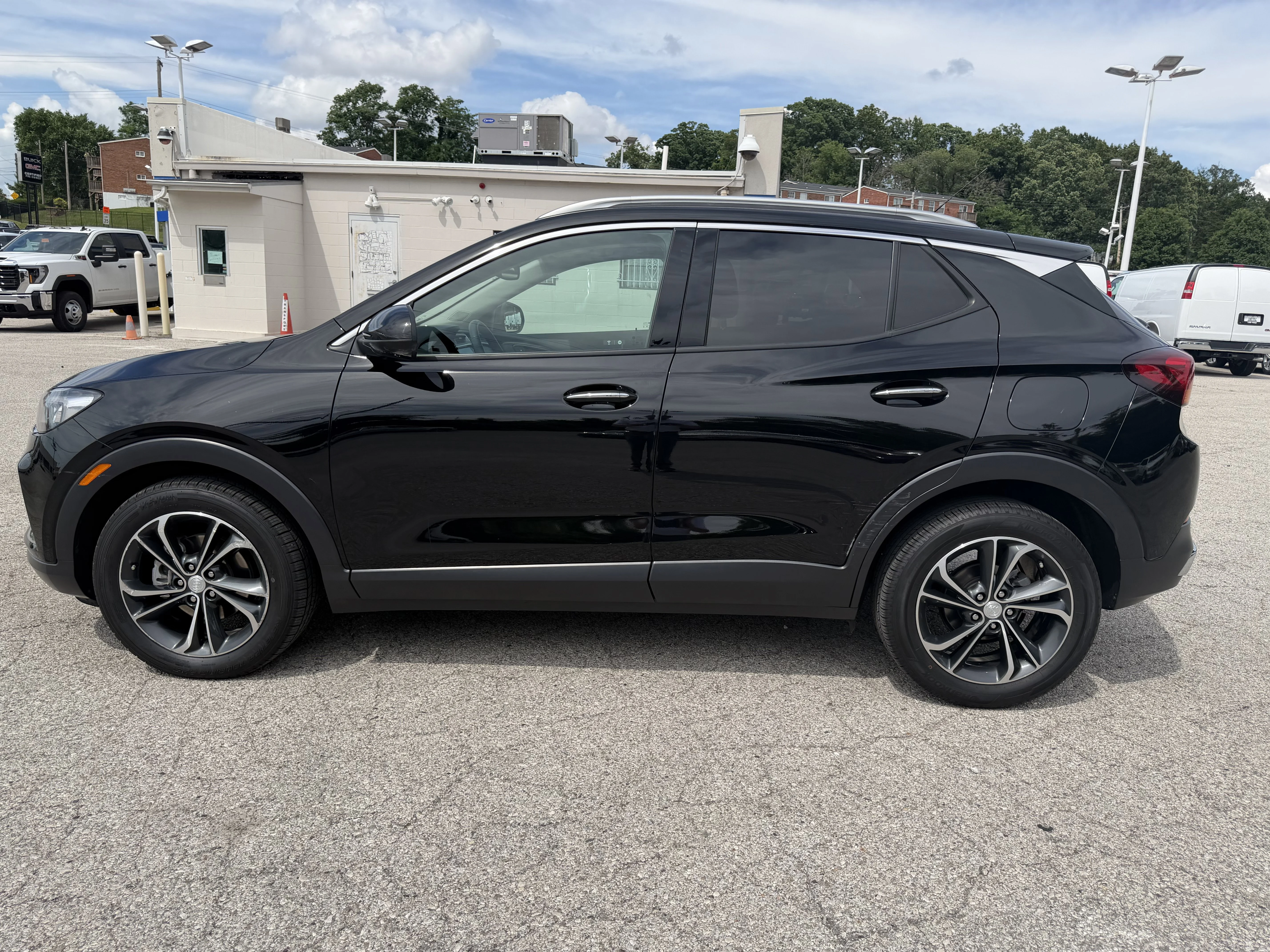 Used 2020 EBONY TWILIGHT METALLIC Buick Essence image 4