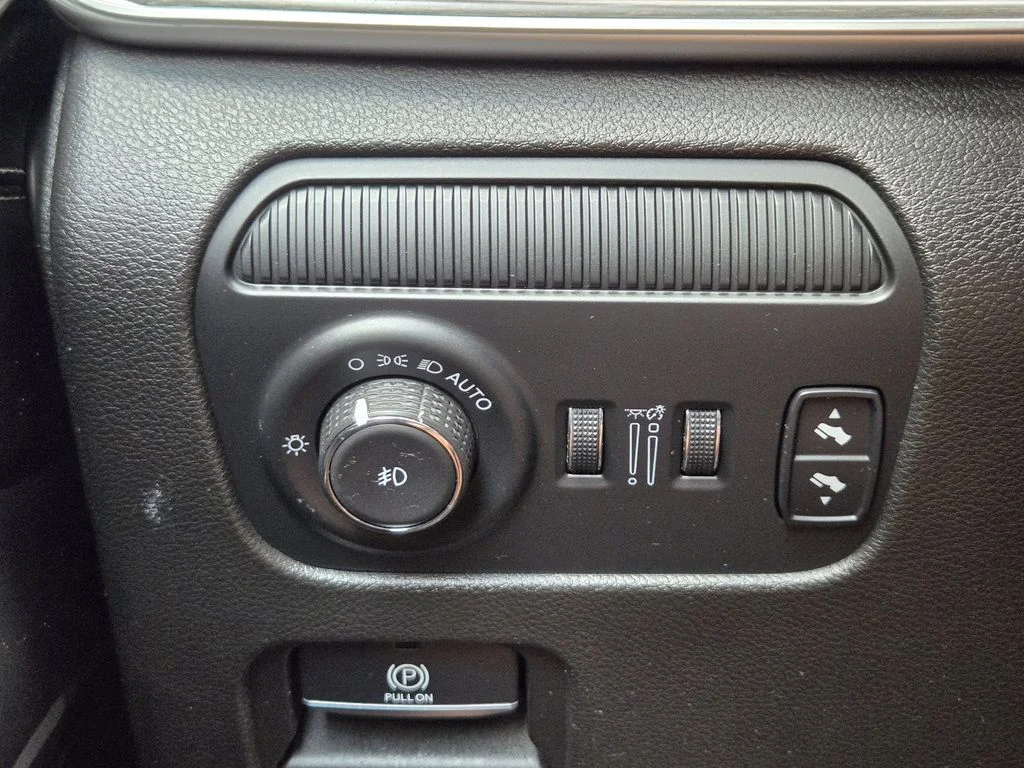 2023 Jeep Wagoneer L Series II - Photo 24