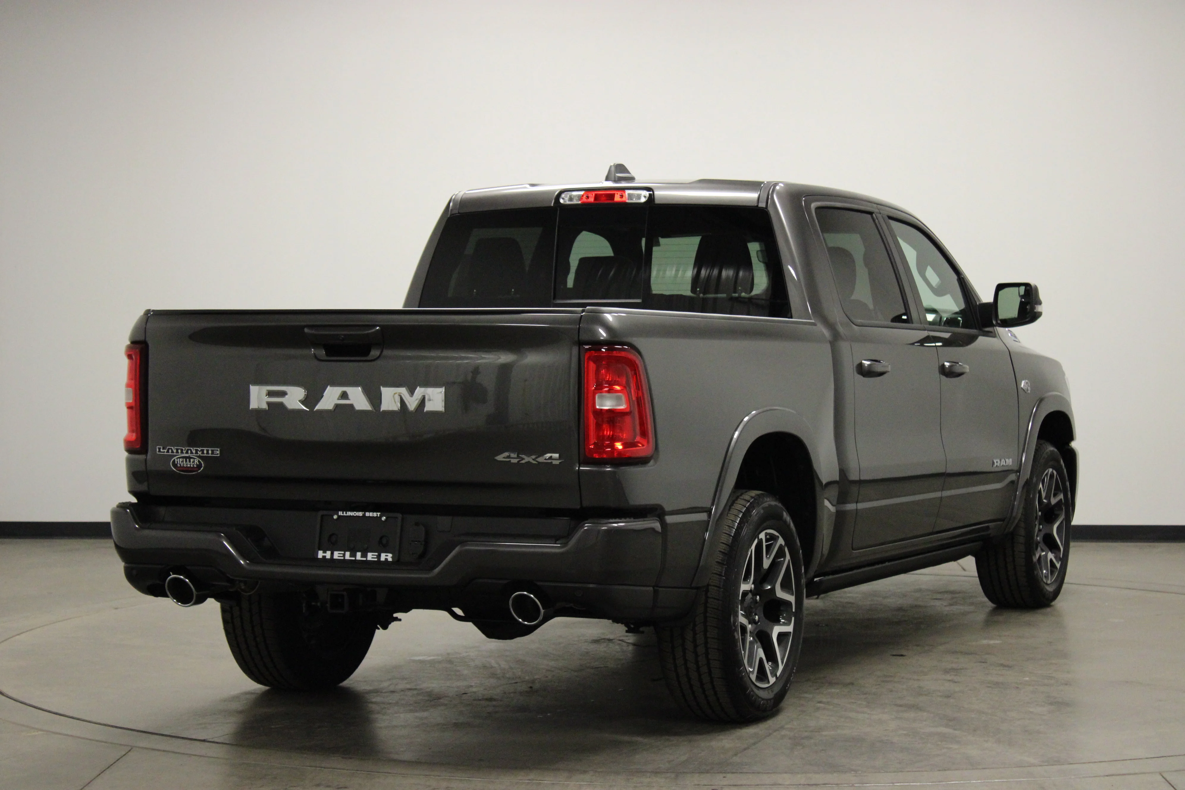 New 2026 Granite Crystal Metallic Clear-Coat Exterior Paint RAM Laramie image 8