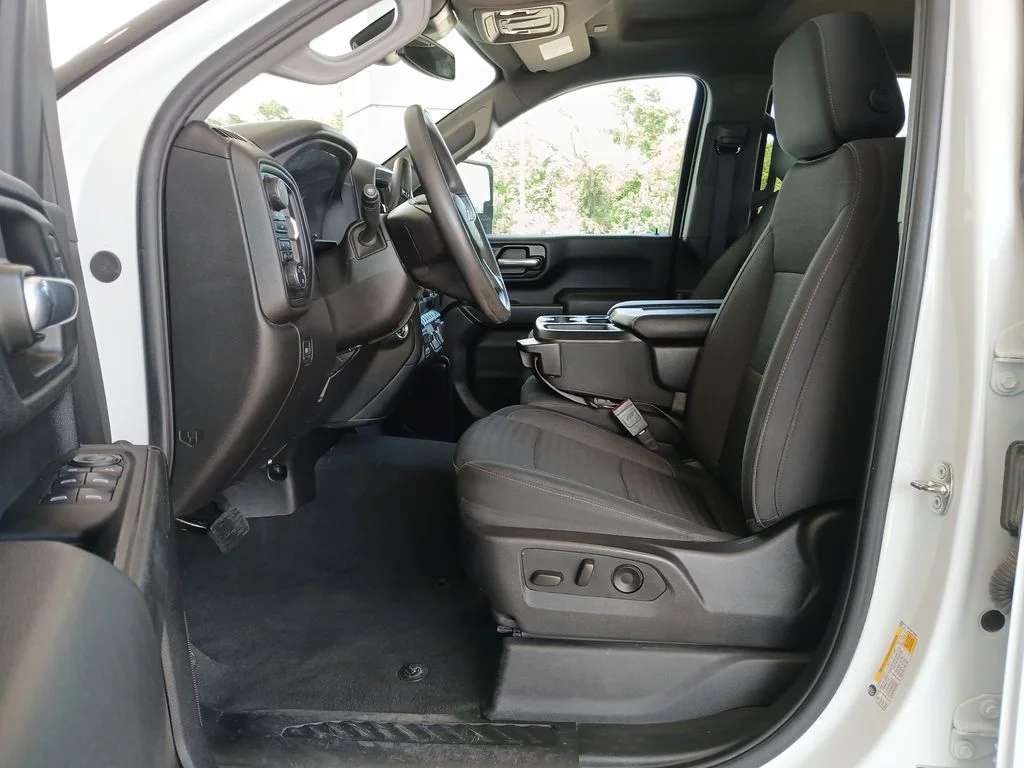 Used 2024 White Chevrolet Custom image 20