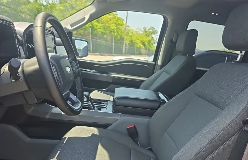 Used 2024 Blue Metallic Ford XLT image 3