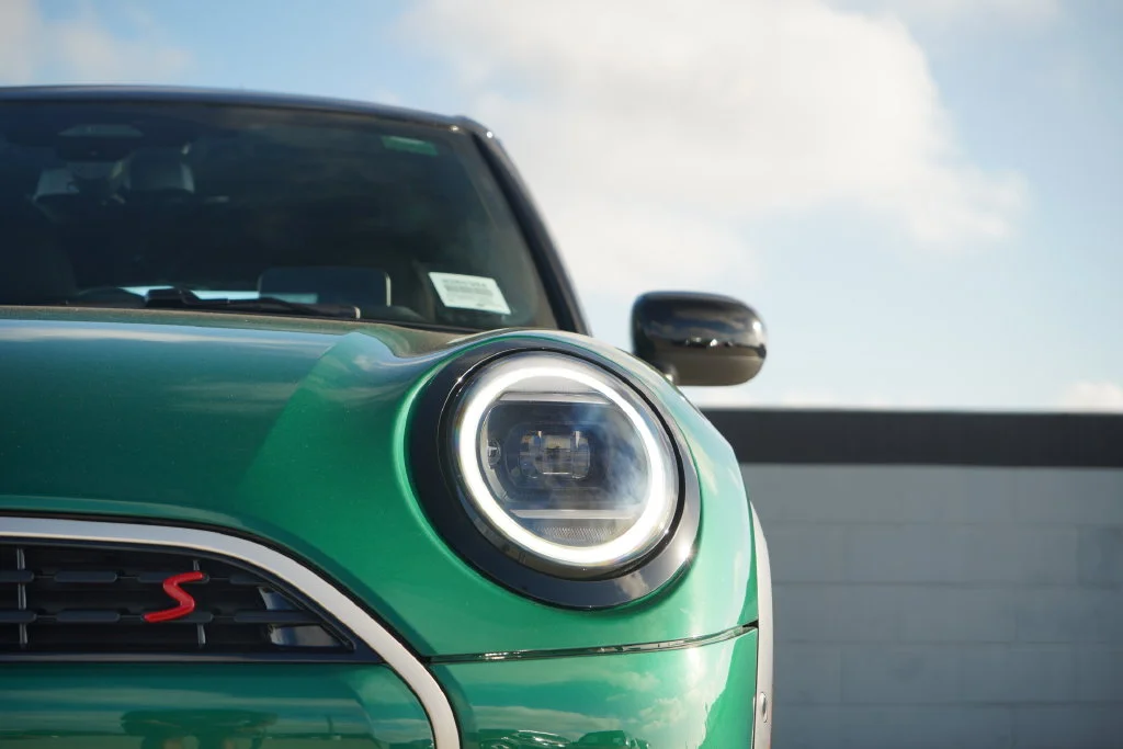 New 2026 Green MINI Signature Plus image 9
