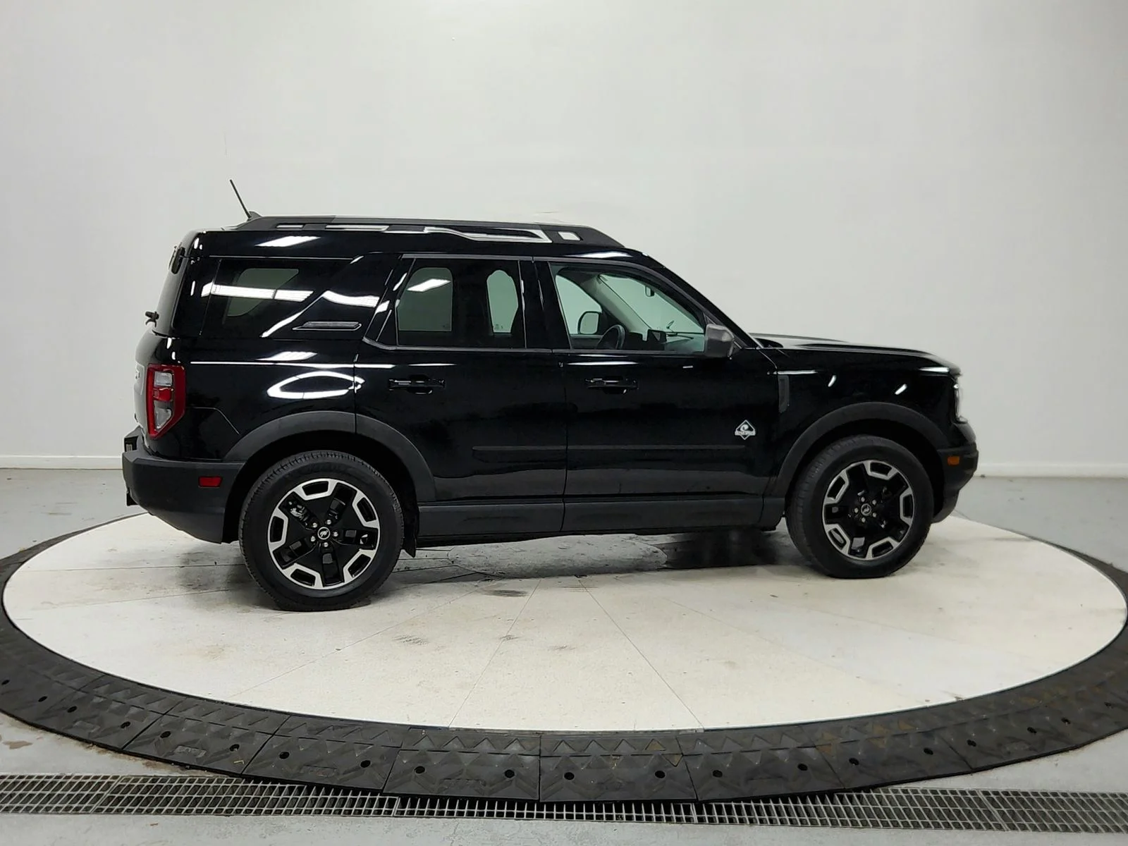Used 2022 Black Ford Outer Banks image 9