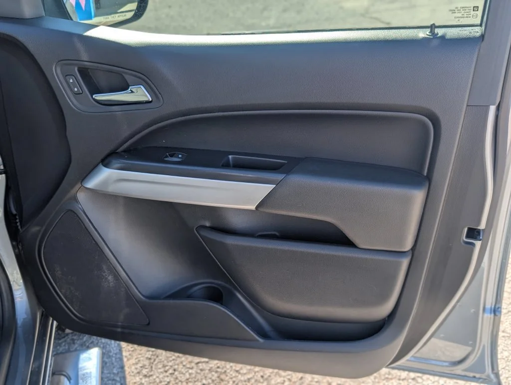 Used 2019 SATIN STEEL METALLIC Chevrolet 2WD LT image 29
