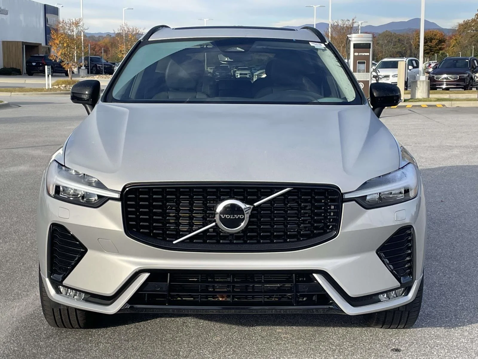 Used 2025 Silver Dawn Metallic Volvo Core image 24