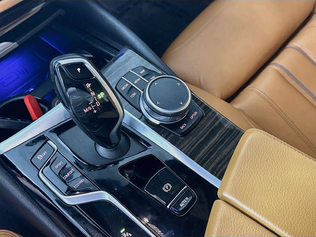Used 2021 Dark Graphite Metallic BMW 530i image 16