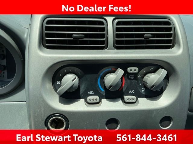 Used 2004 Silver Nissan SE image 41