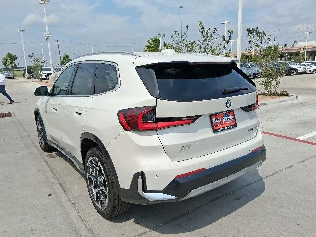 New 2026 Mineral White Metallic BMW xDrive28i image 12