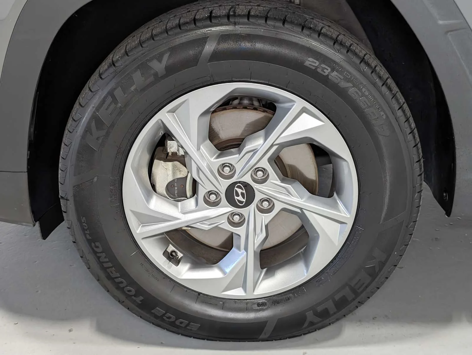 Used 2024 Hampton Gray Hyundai SE image 3