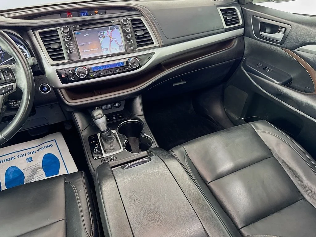 Used 2018 Gray Toyota XLE image 29