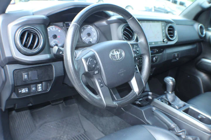 Used 2022  Toyota  image 9