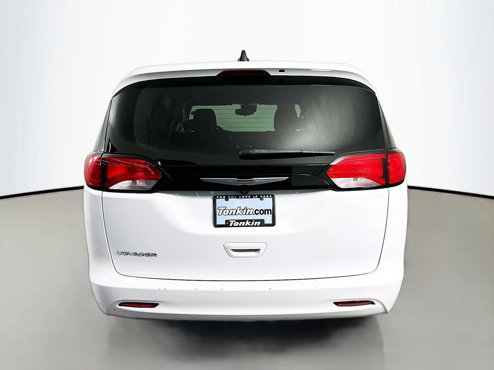 Used 2023 White Chrysler LX image 7