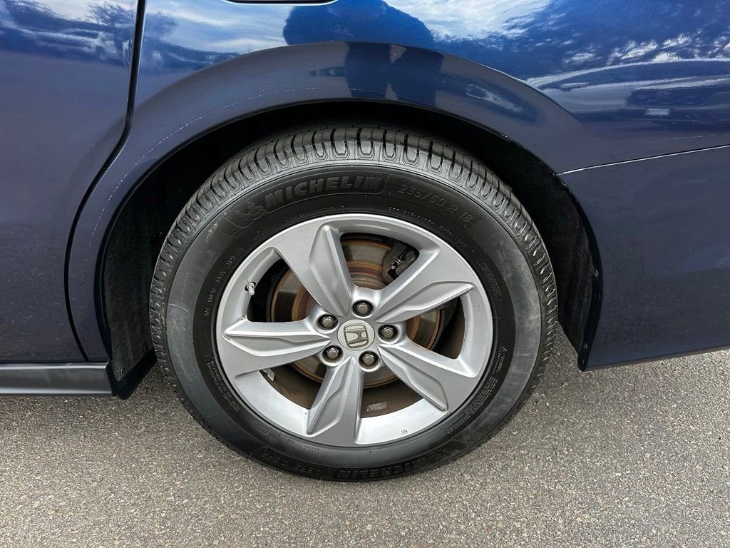 Used 2018  Honda EX-L image 11