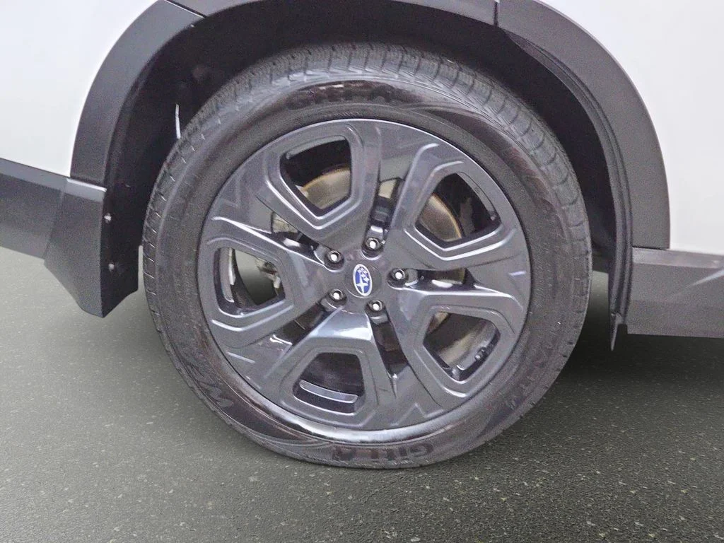 Used 2024 White Subaru Onyx Edition image 36