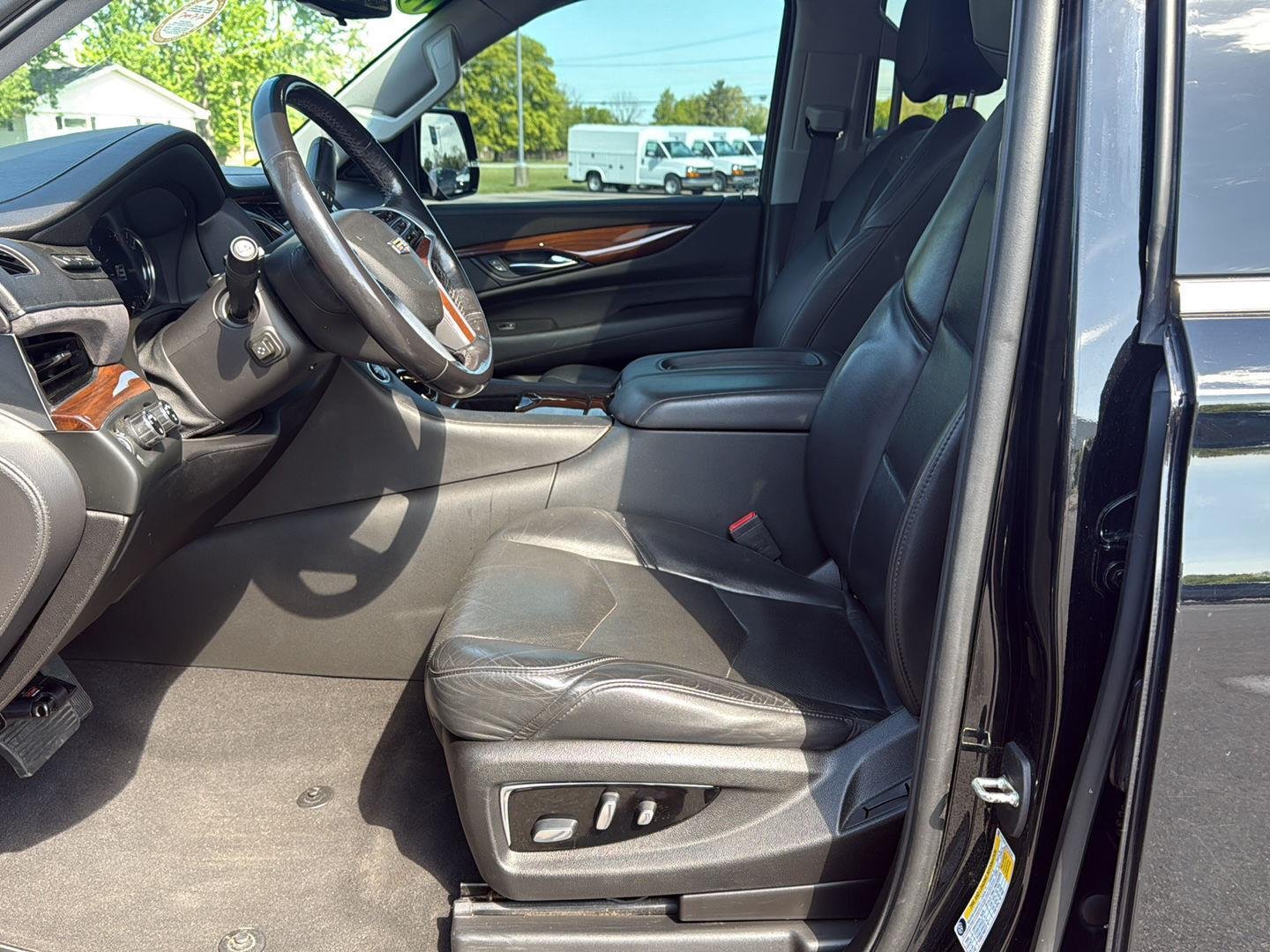 Used 2019 BLACK RAVEN Cadillac Premium Luxury image 13