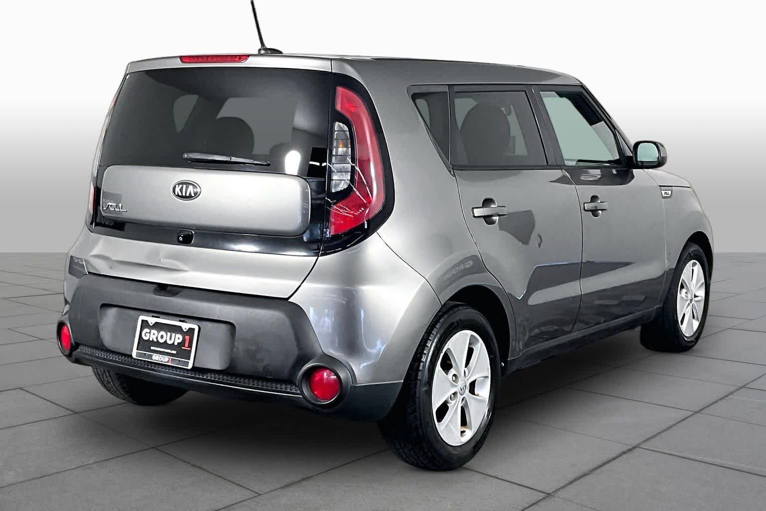 Used 2016 Titanium Gray Kia Base image 9