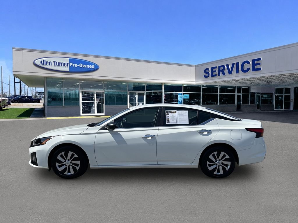 Used 2025 Glacier White Nissan 2.5 S image 5