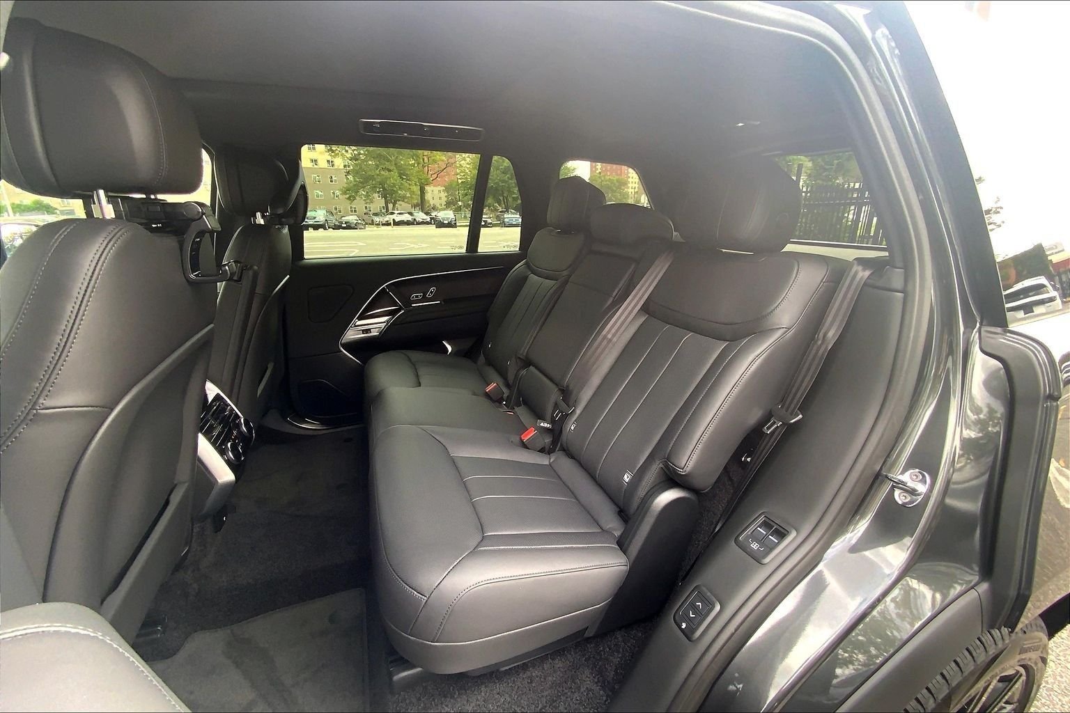 New 2027 Carpathian Grey Land Rover SE image 11