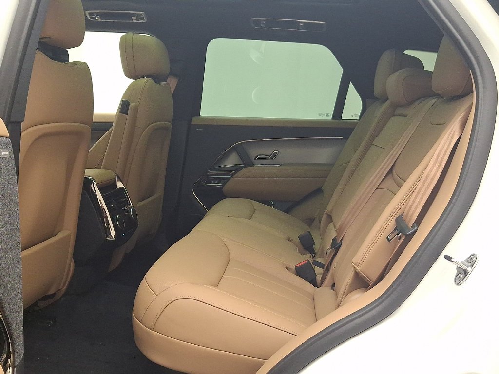 New 2027 Fuji White Land Rover SE image 6