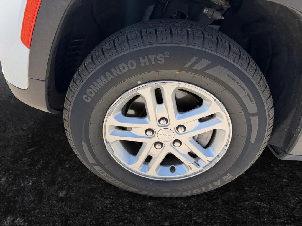 Used 2023 White Jeep Laredo image 25